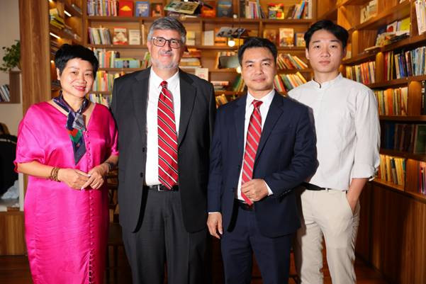 Medicallaw gặp gỡ ONEtoONE Corporate Finance trong quá trình chuẩn bị tổ chức HIMA 2025 - Đại diện Medicallaw thứ 2 từ trái san. Ảnh: Medicallaw