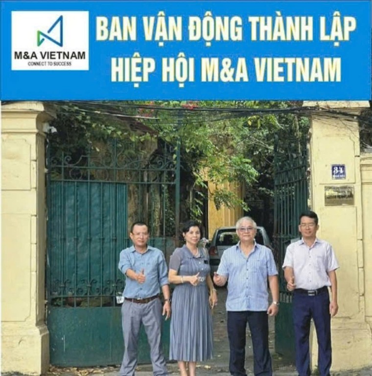 Ông Trịnh Cần Chính cùng các thành viên Ban Vận động thành lập Hiệp hội M&A Việt Nam.